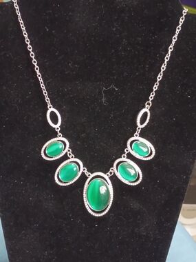 paparazzi Green Oval Stone Silver-Tone Bib Necklace